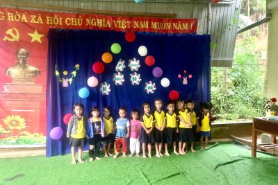 Ấm áp mùa đông với những chiếc áo ấm từ tấm lòng của các chú công an dành cho các cháu trường MN Ba Nam