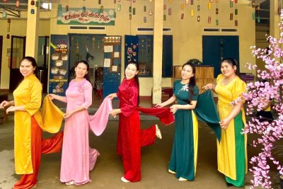 Hưởng ứng tuần lễ áo dài của trường em